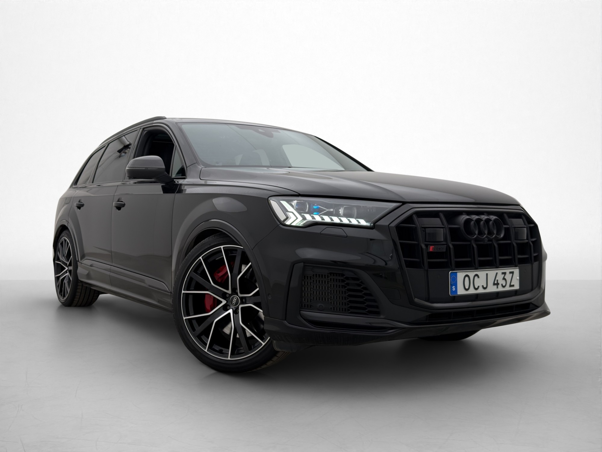Audi SQ7 front three-quarter studio render