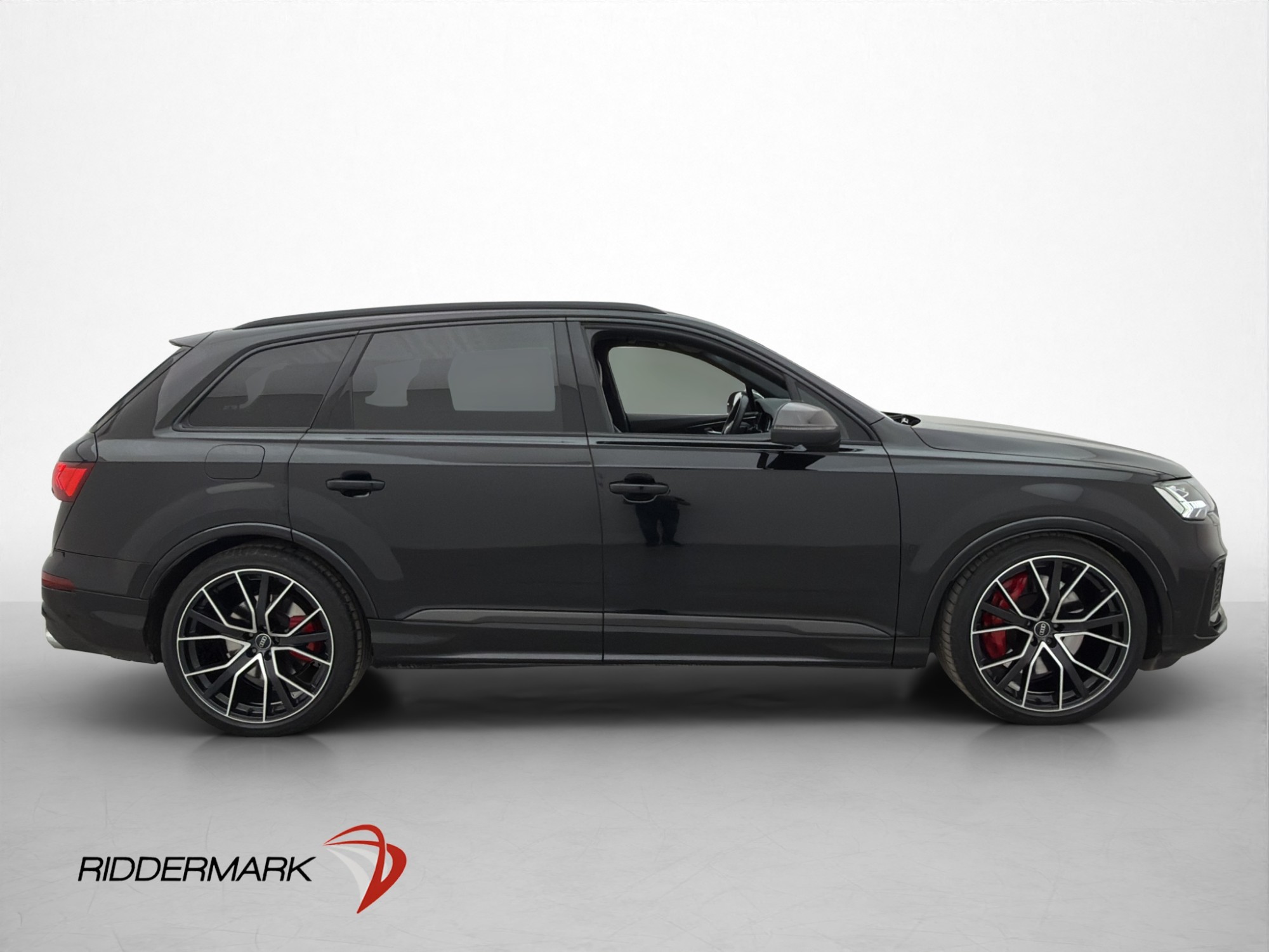 Audi SQ7 side profile studio render